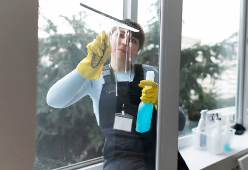 Nettoyage de vitres intérieures et extérieures à Thiers